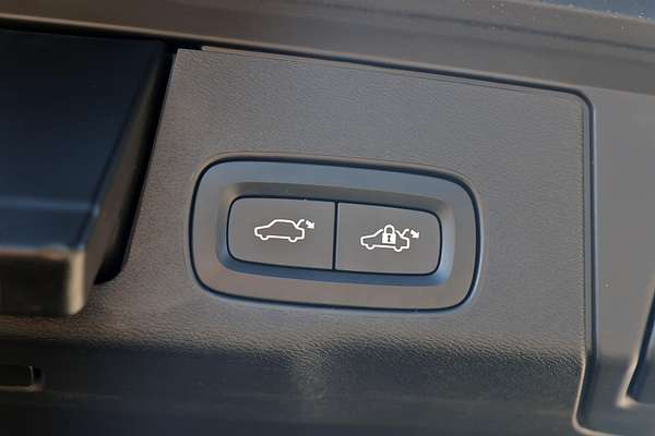 2020 Volvo XC60 T5 Momentum