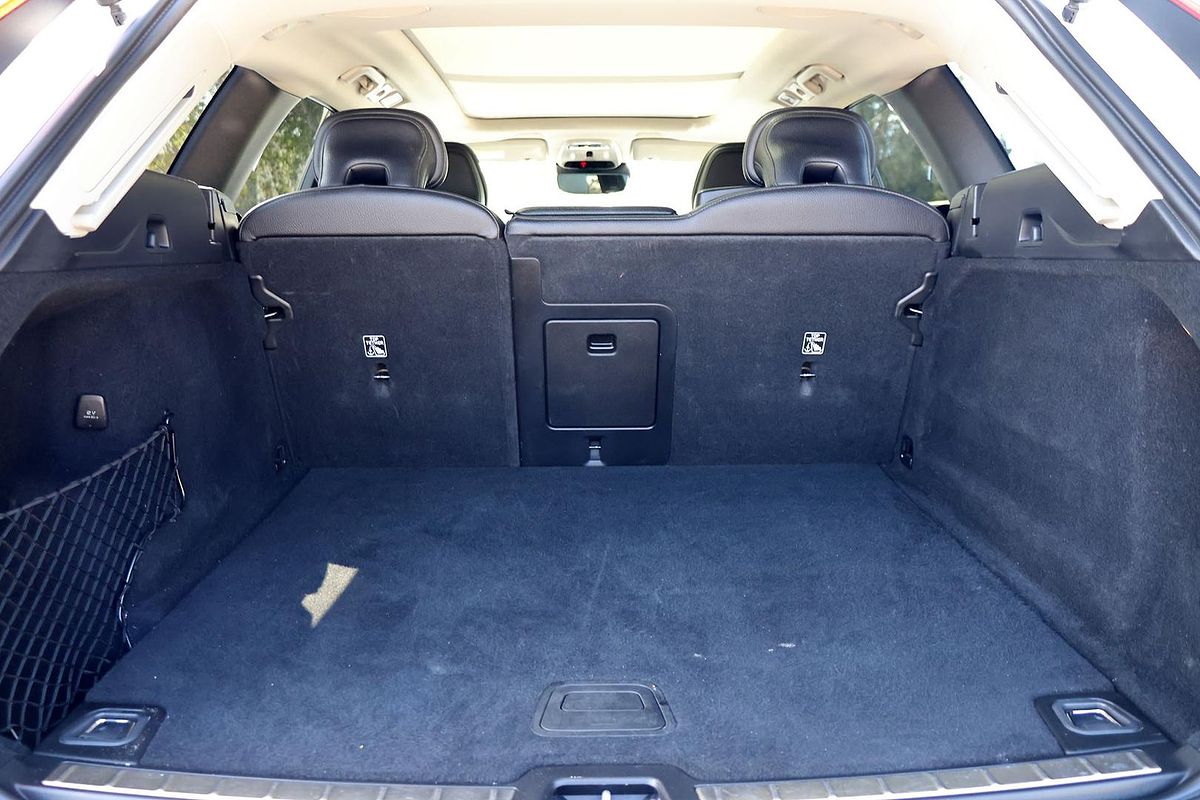 2020 Volvo XC60 T5 Momentum