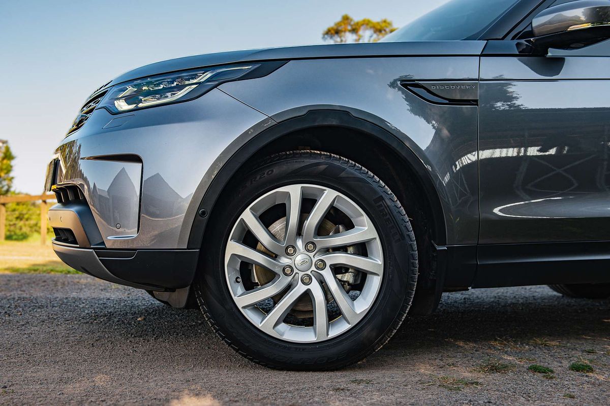 2019 Land Rover Discovery SD4 SE Series 5