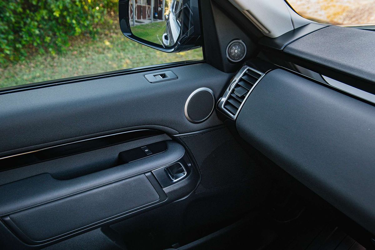 2019 Land Rover Discovery SD4 SE Series 5