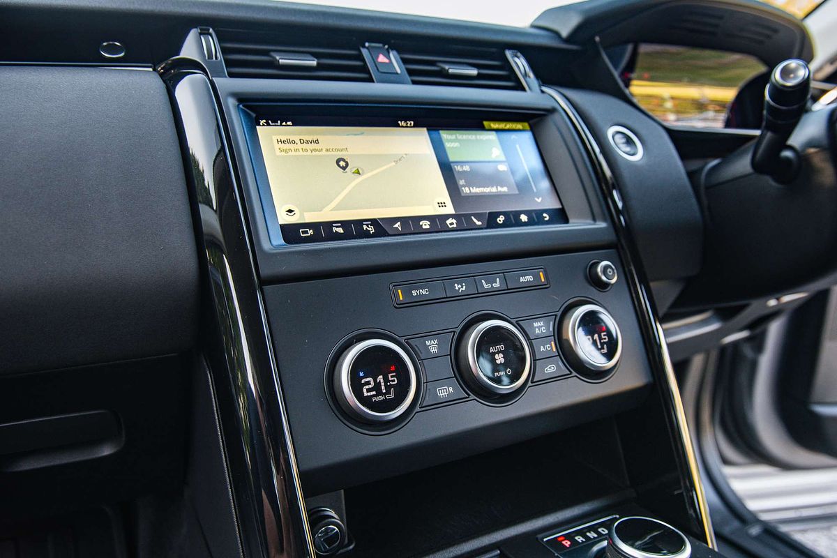 2019 Land Rover Discovery SD4 SE Series 5