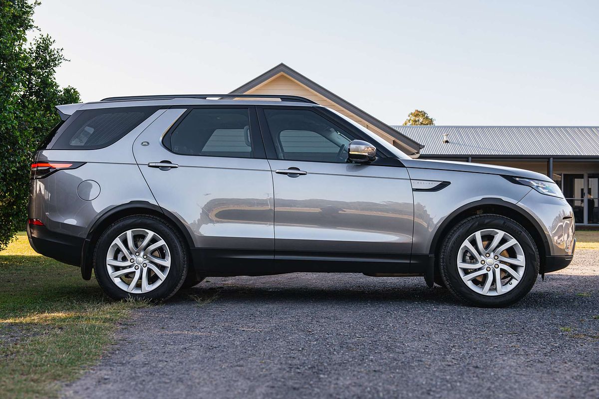 2019 Land Rover Discovery SD4 SE Series 5