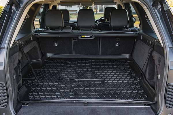 2019 Land Rover Discovery SD4 SE Series 5