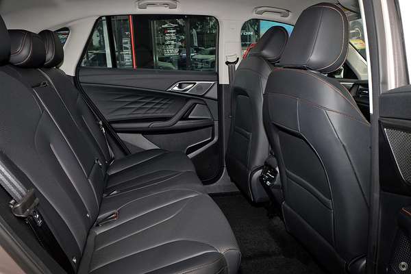 2025 MG HS Vibe AS33