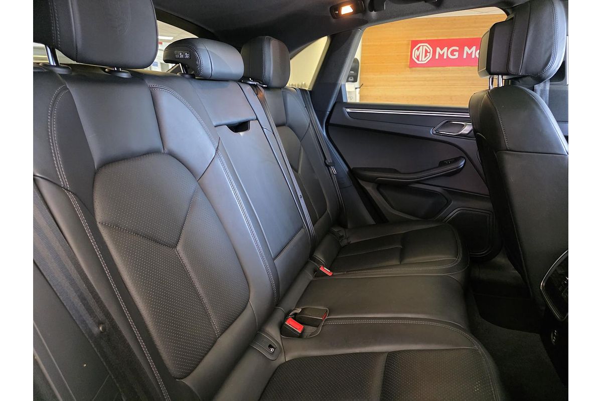 2021 Porsche Macan 95B