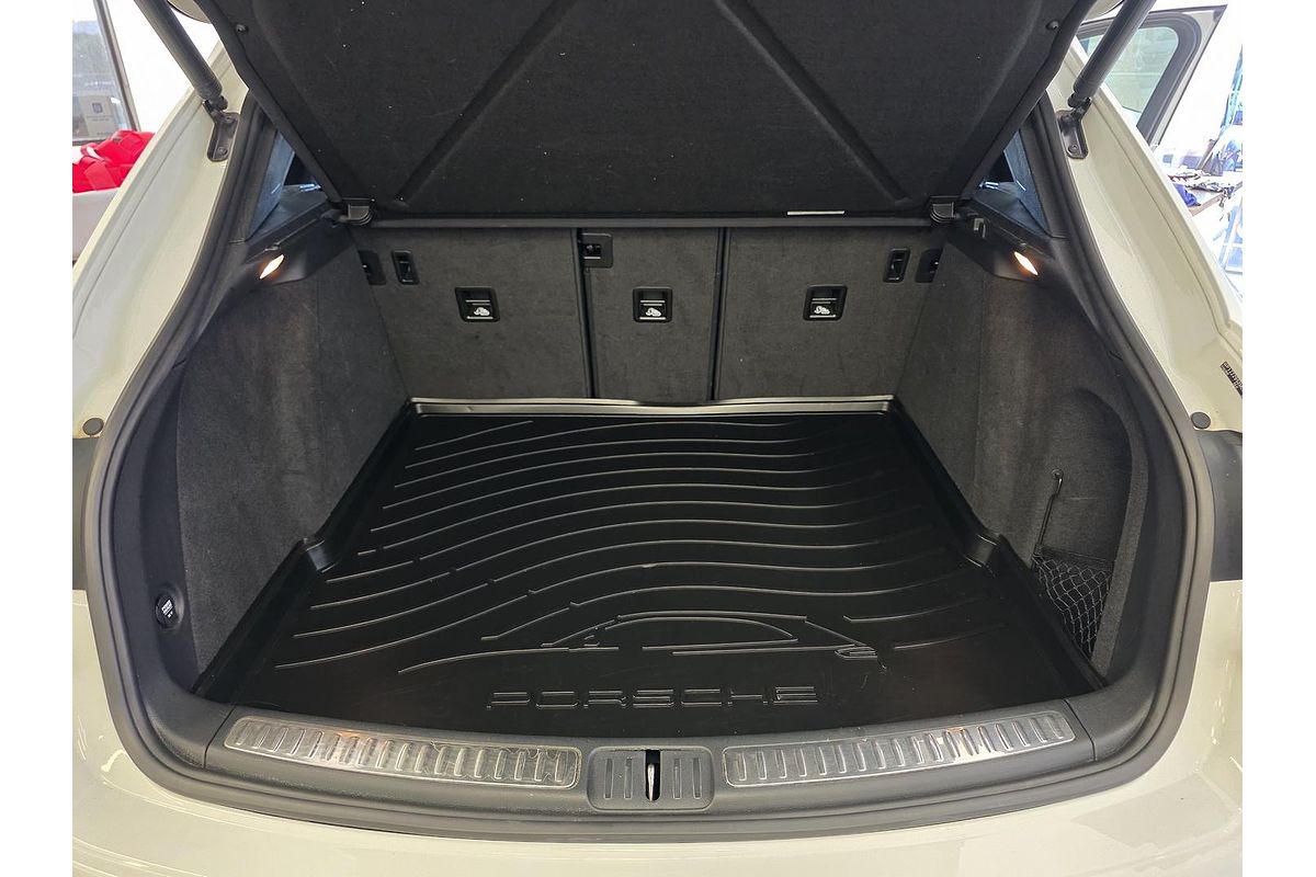 2021 Porsche Macan 95B