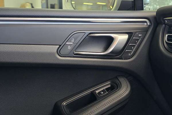 2021 Porsche Macan 95B