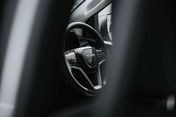 2025 Isuzu MU-X LS-M