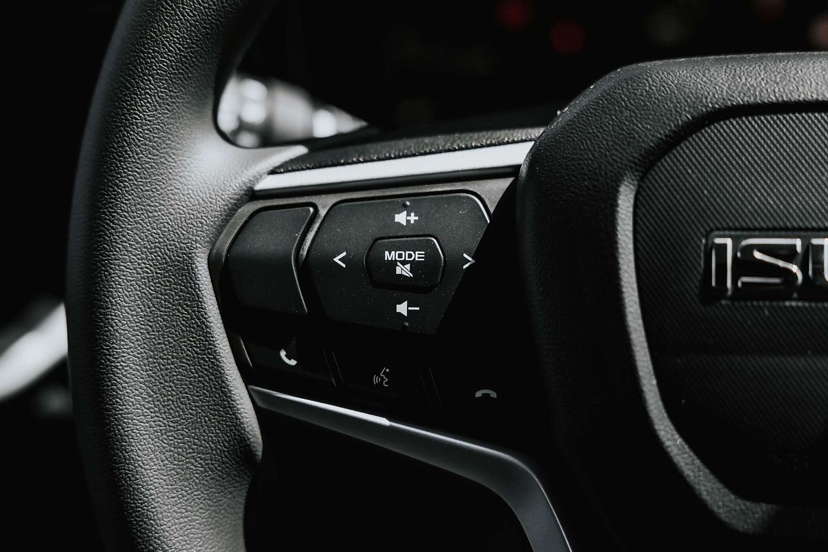 2025 Isuzu MU-X LS-M