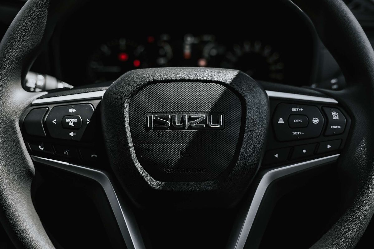 2025 Isuzu MU-X LS-M