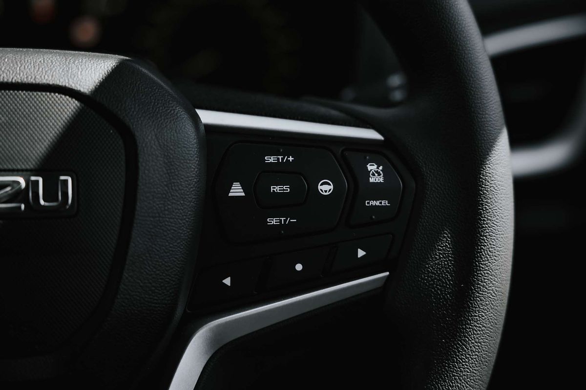 2025 Isuzu MU-X LS-M