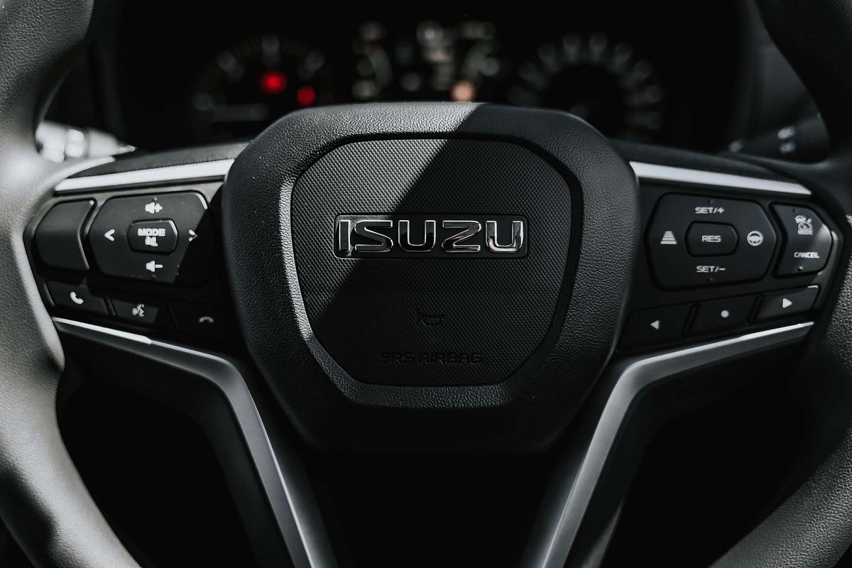 2025 Isuzu MU-X LS-M