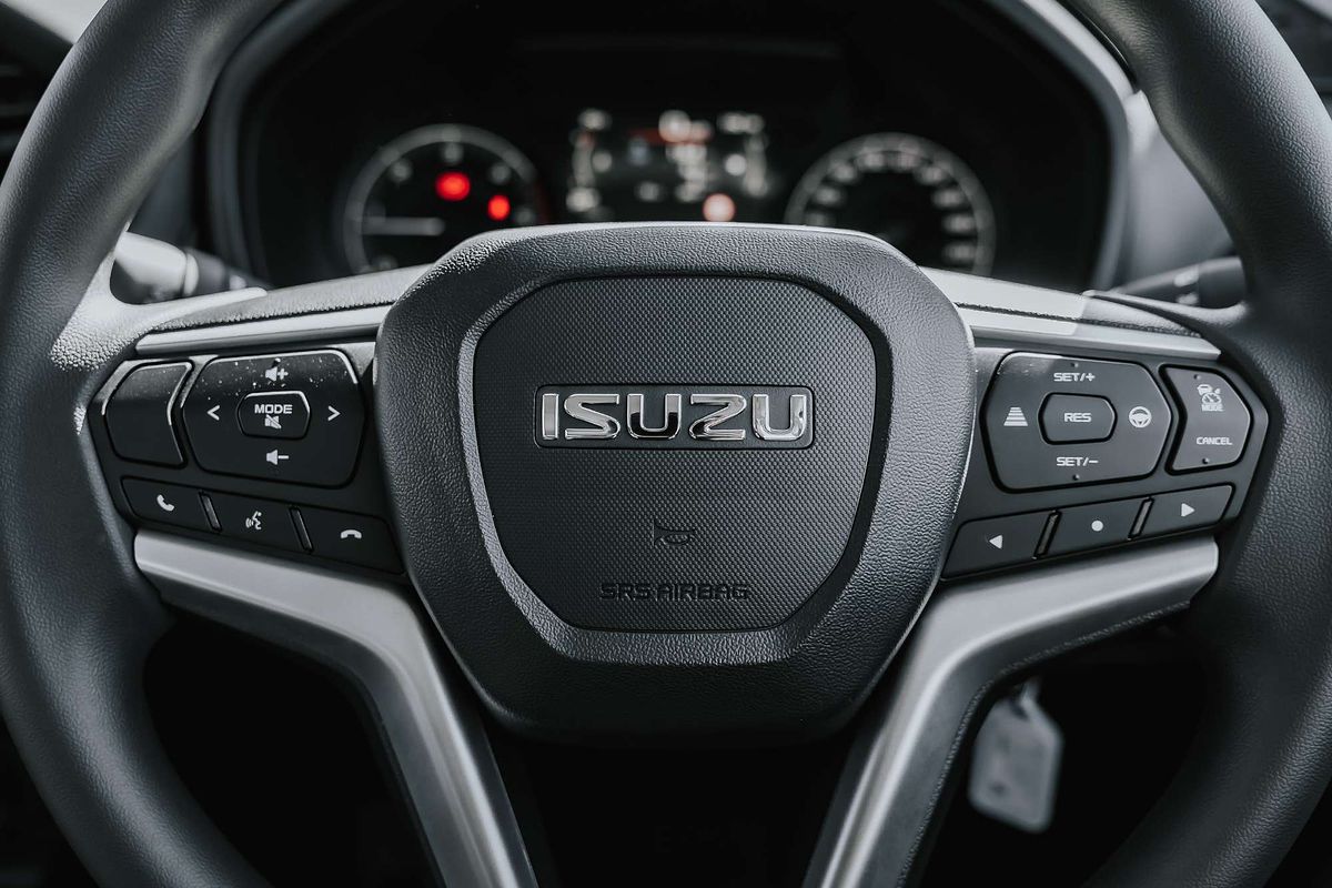 2025 Isuzu D-MAX SX 4X4