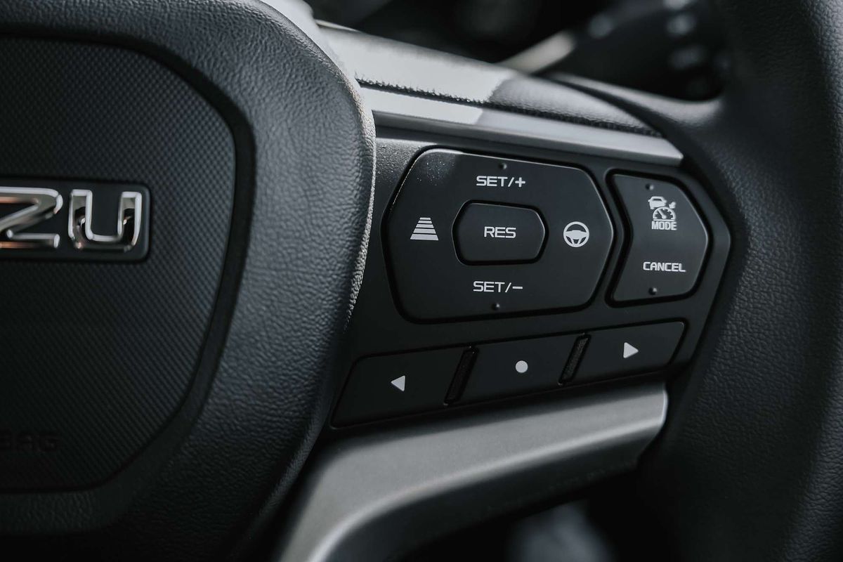 2025 Isuzu D-MAX SX 4X4