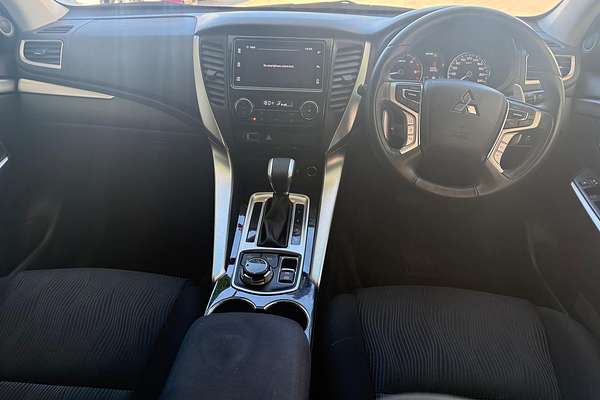 2017 Mitsubishi Pajero Sport GLX QE