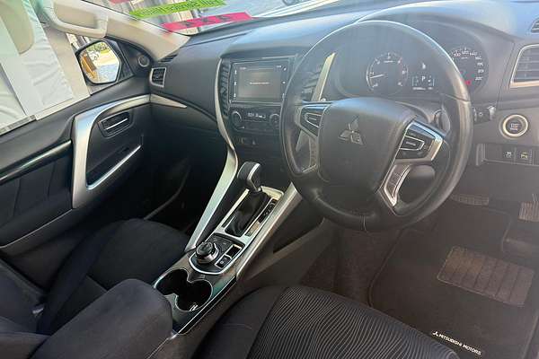 2017 Mitsubishi Pajero Sport GLX QE