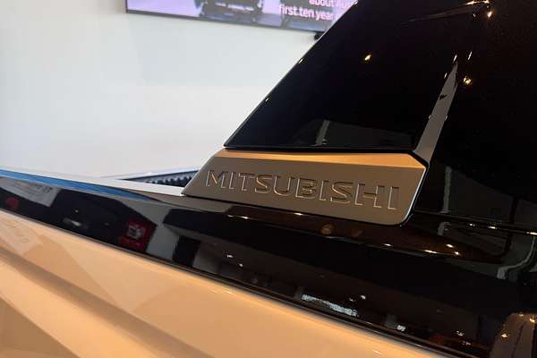 2025 Mitsubishi Triton GSR MV 4X4
