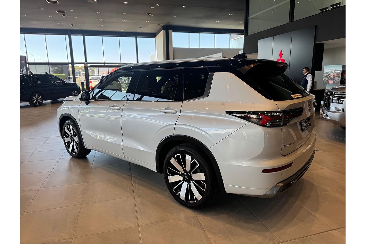 2025 Mitsubishi Outlander Exceed Tourer ZM