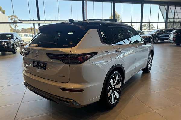 2025 Mitsubishi Outlander Exceed Tourer ZM