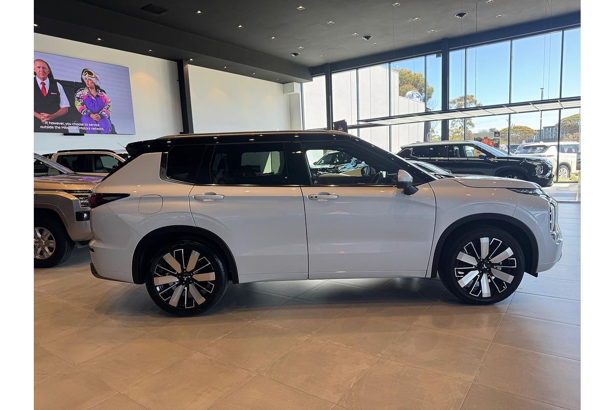 2025 Mitsubishi Outlander Exceed Tourer ZM