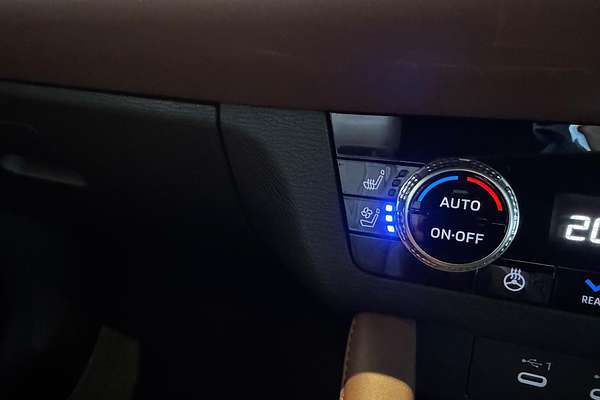 2025 Mitsubishi Outlander Exceed Tourer ZM