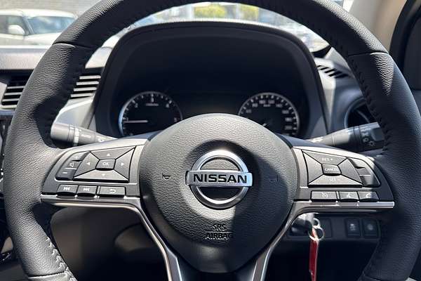 2025 Nissan Navara ST D23 4X4