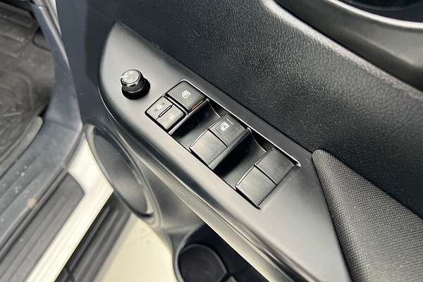 2019 Toyota Hilux SR GUN126R 4X4 thumb-9