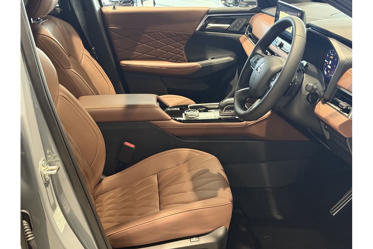 2025 Mitsubishi Outlander Exceed Tourer ZM