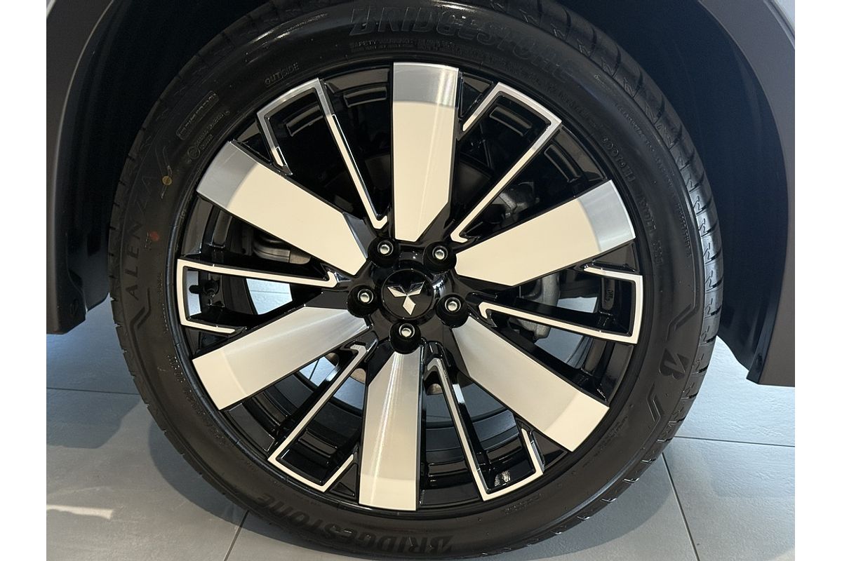 2025 Mitsubishi Outlander Exceed Tourer ZM