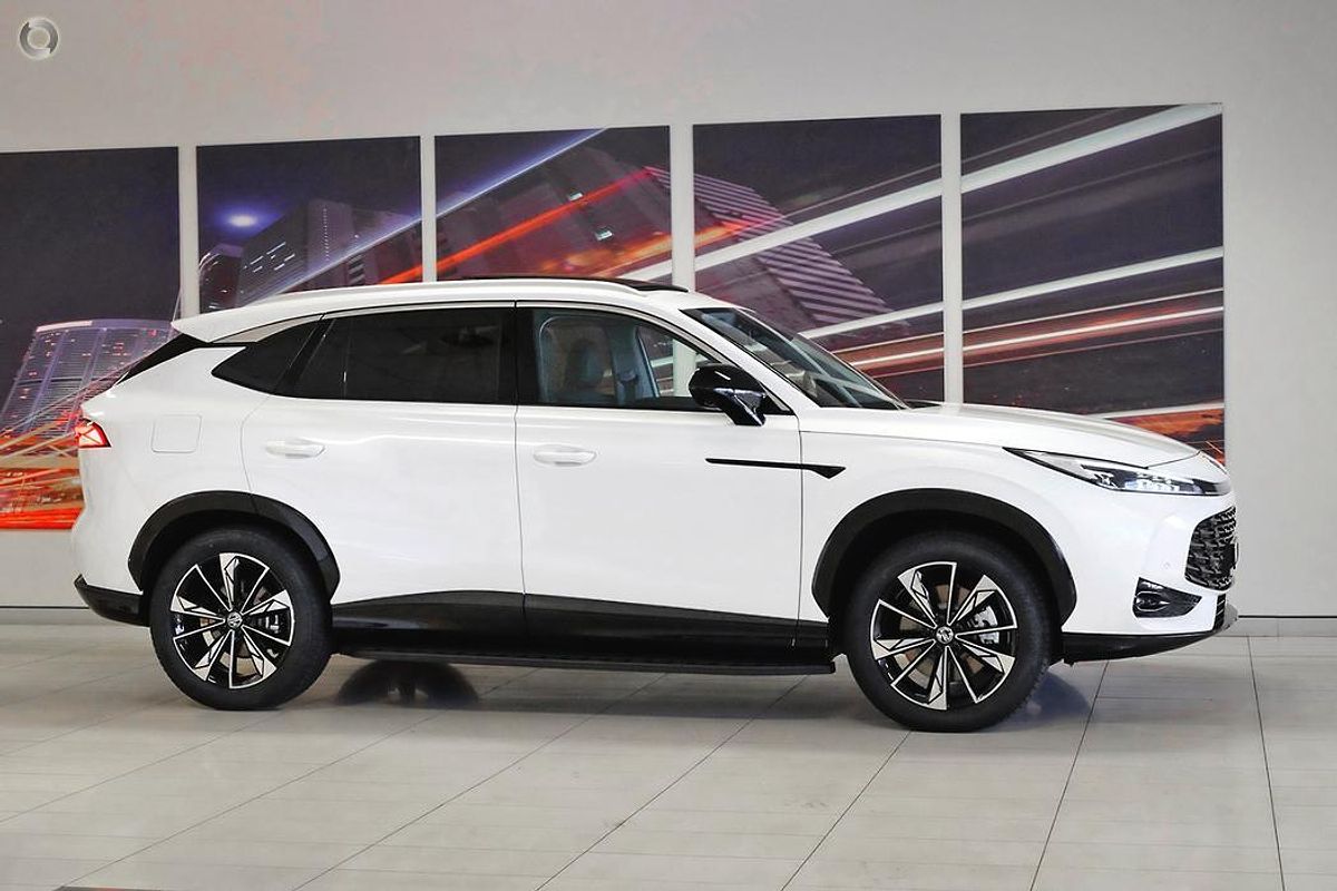 2025 MG HS Super Hybrid Essence AS33P