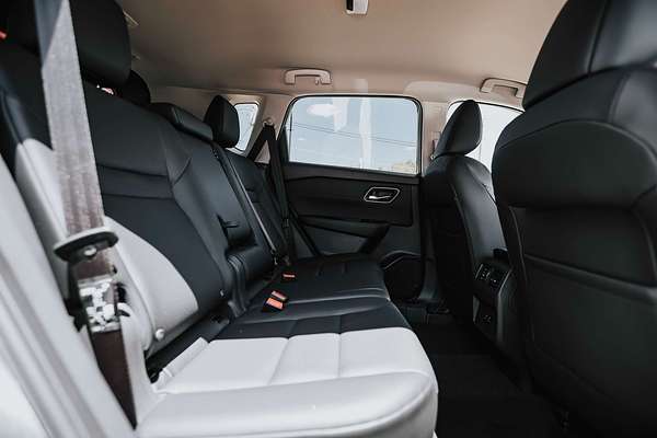 2025 Nissan X-TRAIL ST-L T33