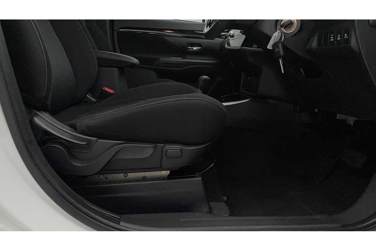 2020 Mitsubishi Outlander ES ZL