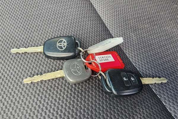 2018 Toyota Hiace Commuter KDH223R ELWB High Roof