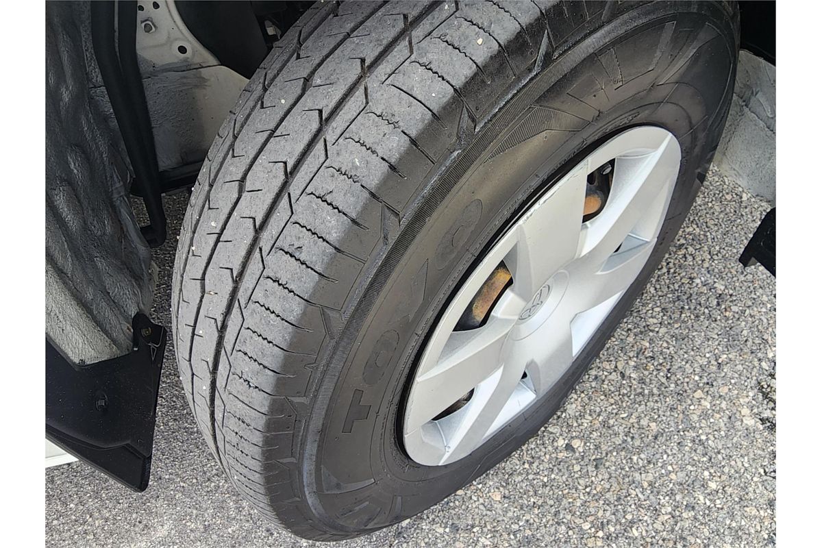 2018 Toyota Hiace Commuter KDH223R ELWB High Roof