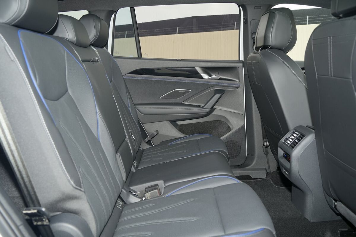 2025 Volkswagen Tayron 195TSI R-Line R4