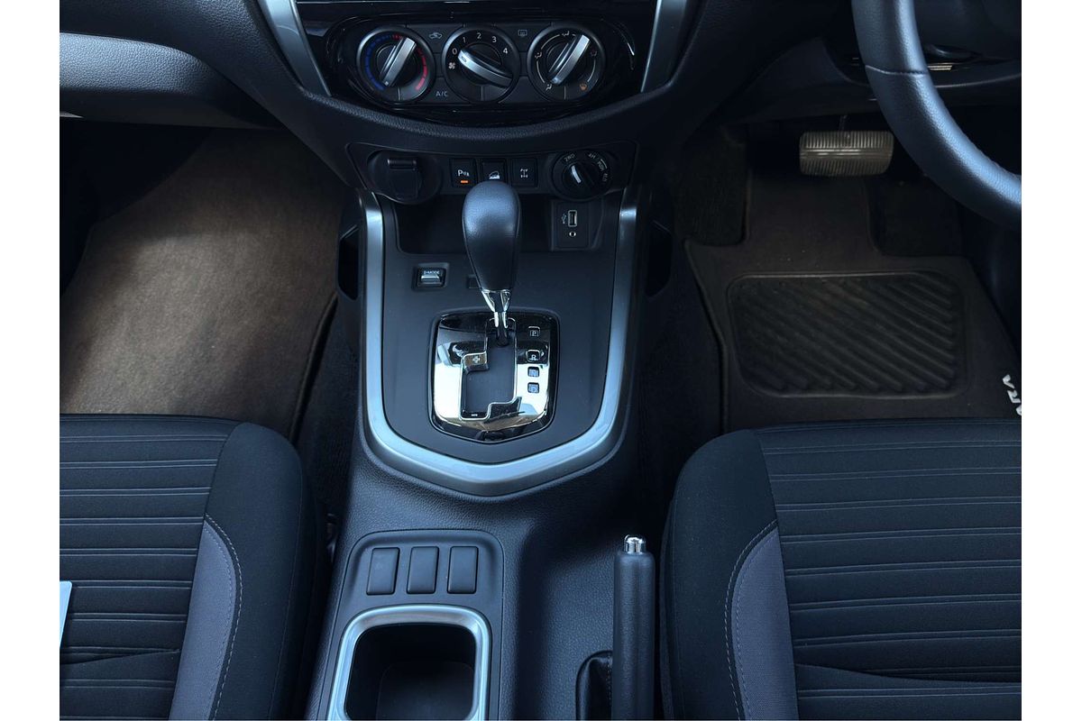 2023 Nissan Navara ST D23