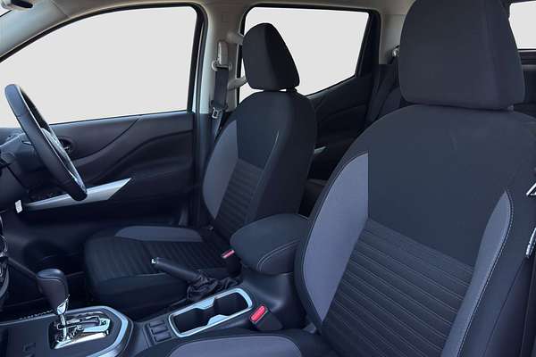 2023 Nissan Navara ST D23