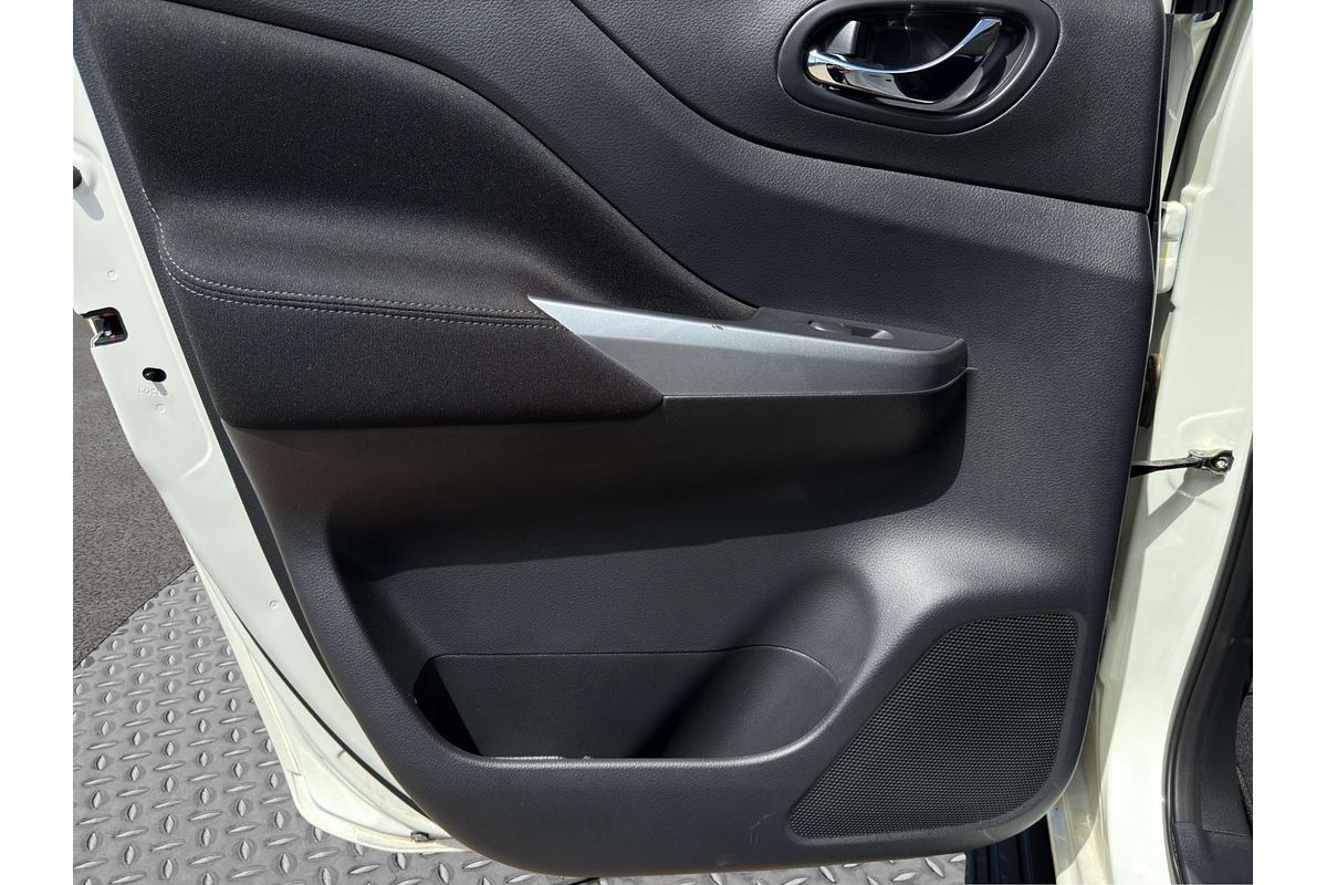 2023 Nissan Navara ST D23