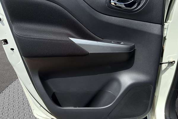 2023 Nissan Navara ST D23