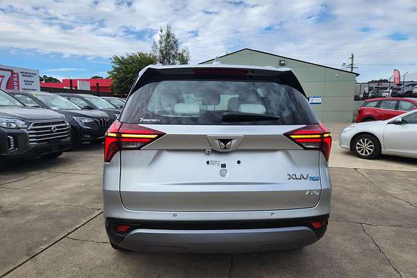 2025 Mahindra XUV700 AX7L