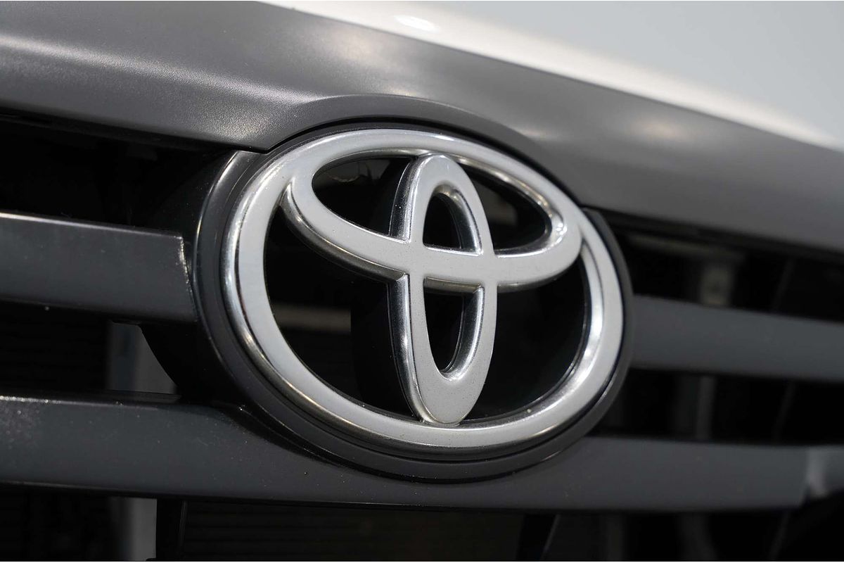 2015 Toyota Hilux Workmate TGN121R Rear Wheel Drive