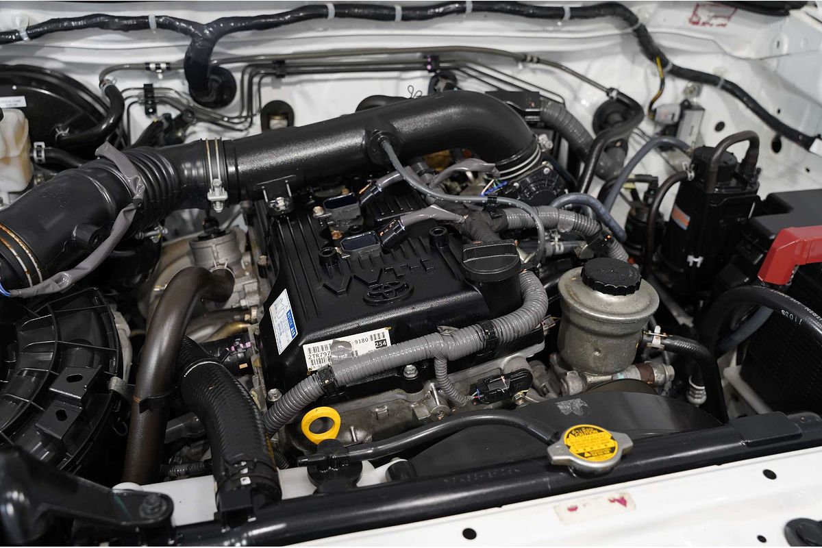 2015 Toyota Hilux Workmate TGN121R Rear Wheel Drive