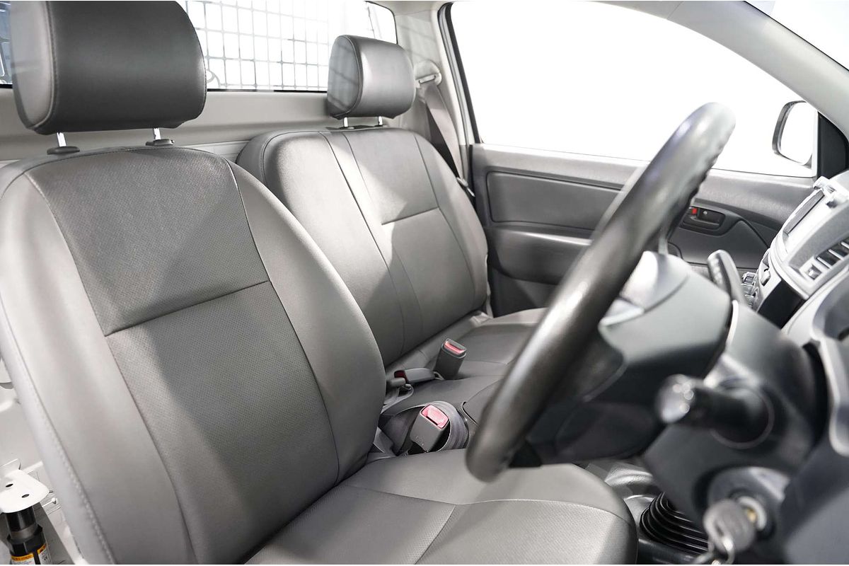 2015 Toyota Hilux Workmate TGN121R Rear Wheel Drive