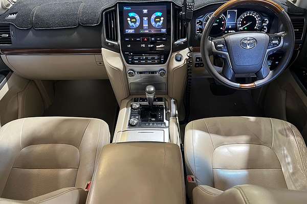 2017 Toyota Landcruiser Sahara VDJ200R