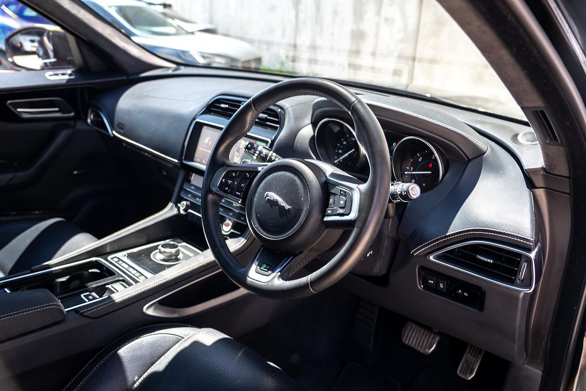 2019 Jaguar F-PACE 30d R-Sport X761