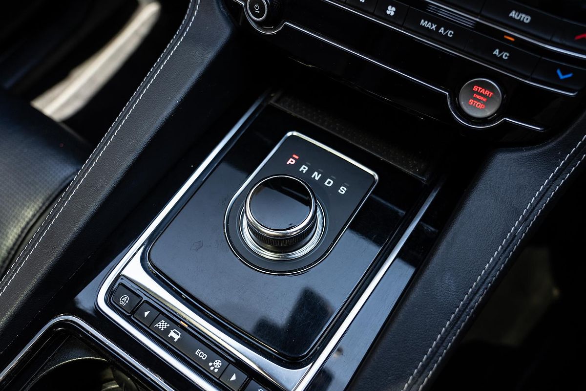 2019 Jaguar F-PACE 30d R-Sport X761