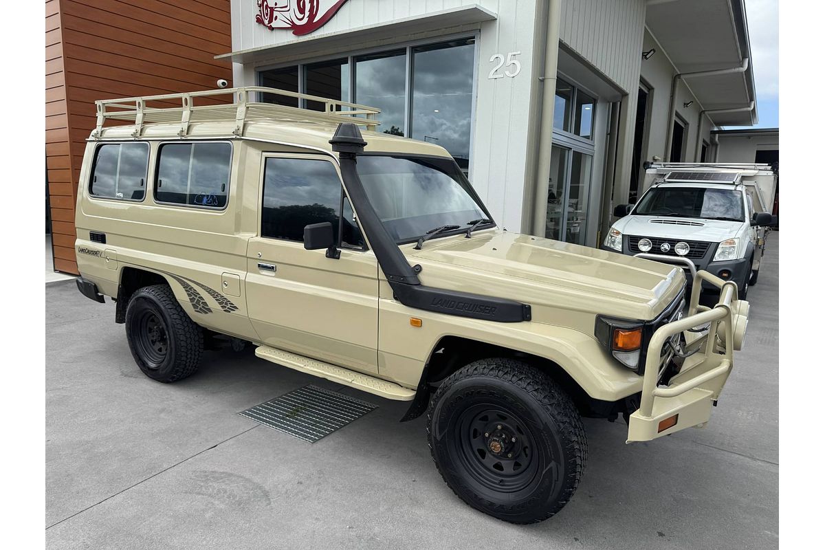 2001 Toyota Landcruiser RV HZJ105R