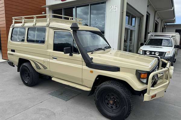 2001 Toyota Landcruiser RV HZJ105R