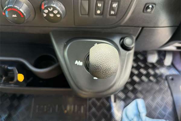 2015 Renault Master X62 MWB Mid Roof