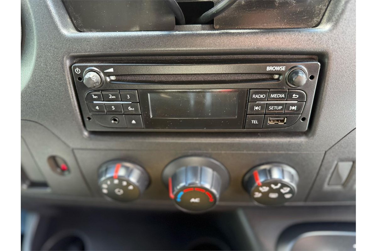 2015 Renault Master X62 MWB Mid Roof
